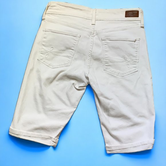 Levi's Denizen White Stretch Bermuda Shorts Size 6 - Picture 2 of 4